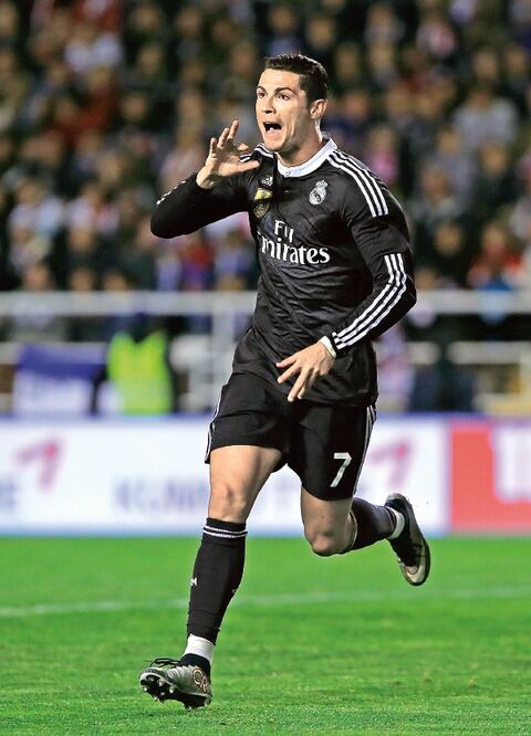 Real Madrid batalla, pero continúa a la caza