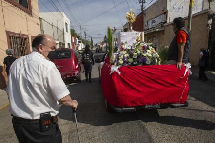 En Domingo de Ramos, llevan a cabo su fe con sana distancia