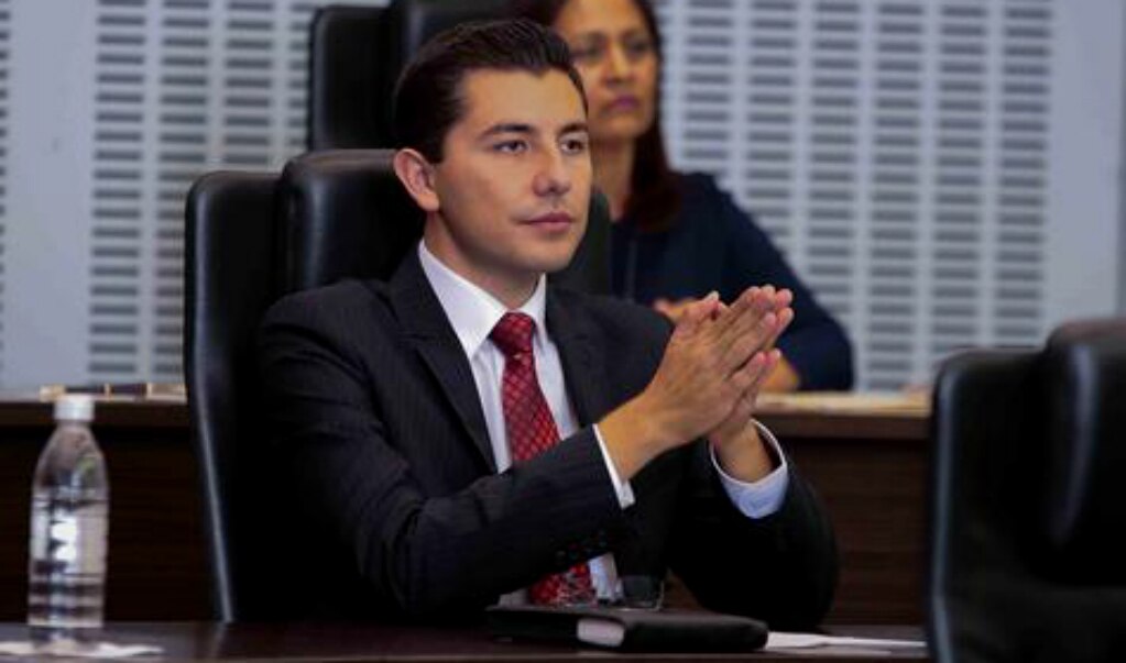 Priísta va con Morena en revocación de mandato