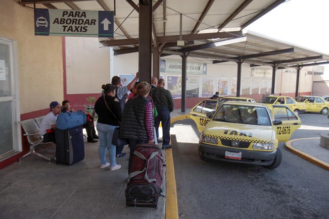 “Necesario que taxistas mejoren el servicio”: senadora