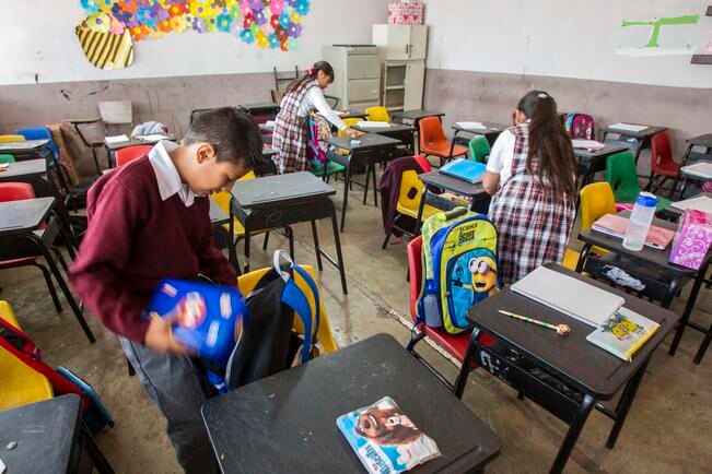 Proponen revisión de mochilas en escuelas