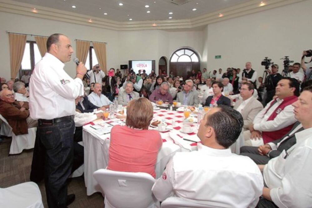 Loyola expone en SJR plan económico