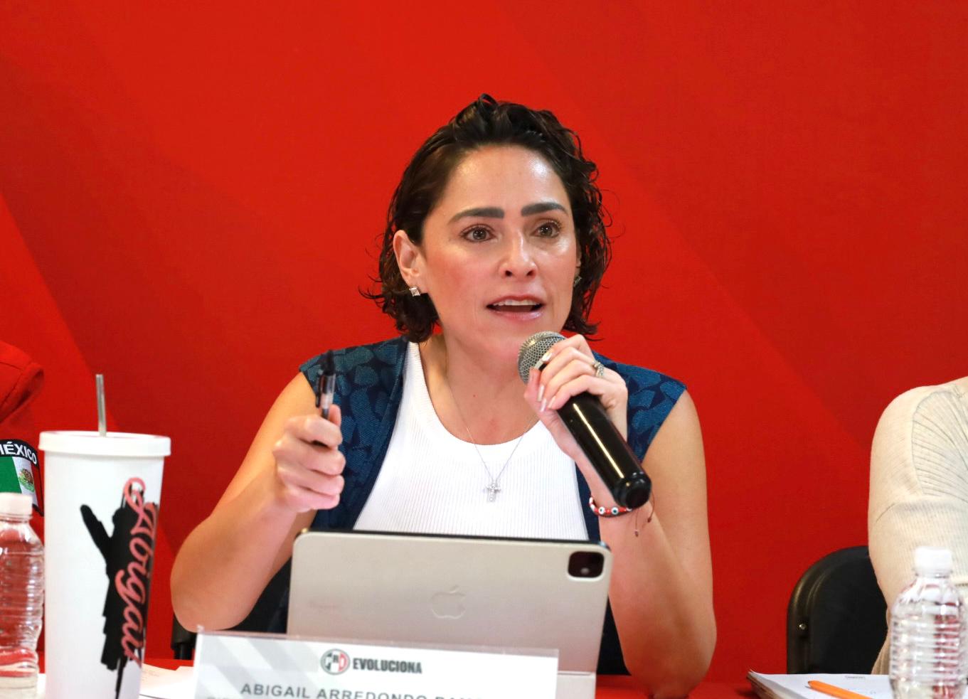 El PRI se mantiene como la verdadera oposición ante un gobierno autoritario, militarizado y fallido en salud: Abigail Arredondo