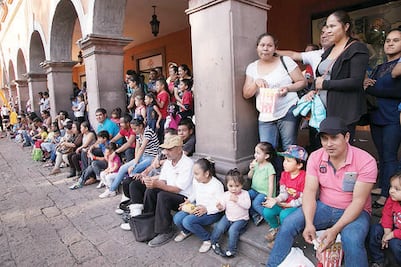 Festejan Día de la Familia en  las plazas de la capital