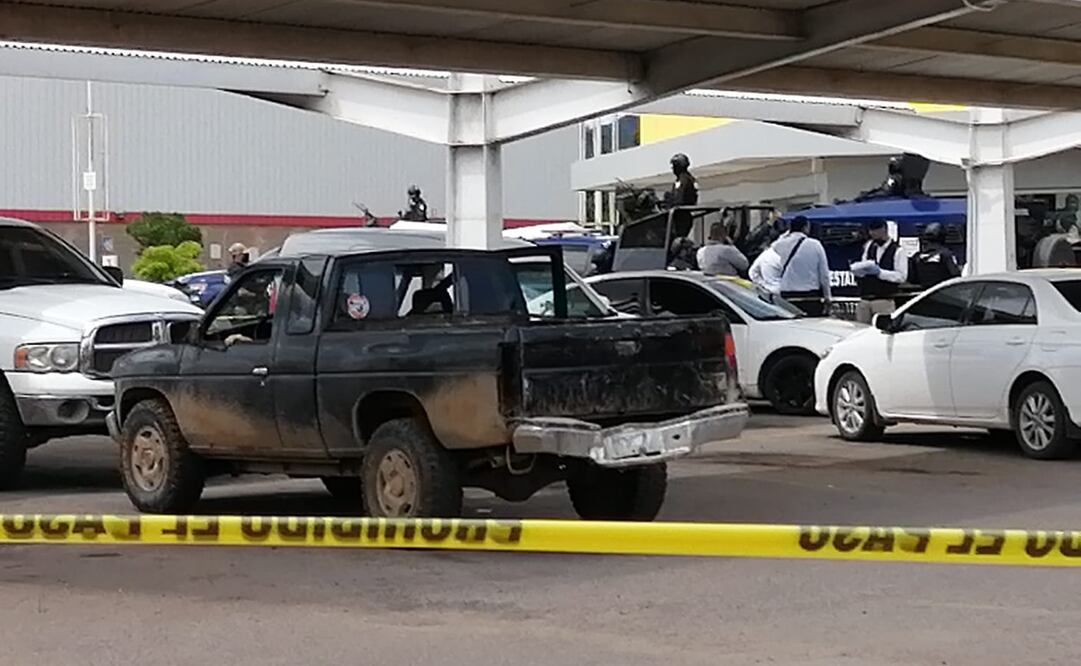 Atacan a tiros a pareja acompañada de un niño en plaza comercial en Sinaloa