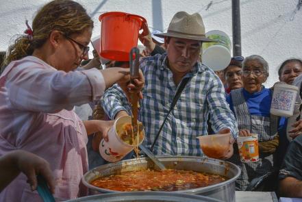 El caldo del buey, platillo que reúne a El Pueblito