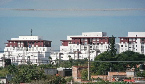 Construirán mil 200 viviendas