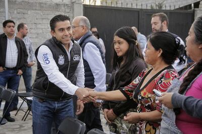 Roberto Sosa entrega obras en Corregidora