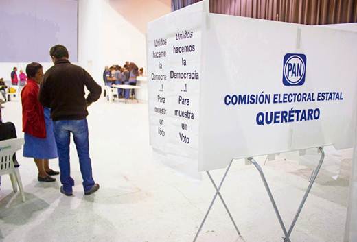 Panistas demandan democracia