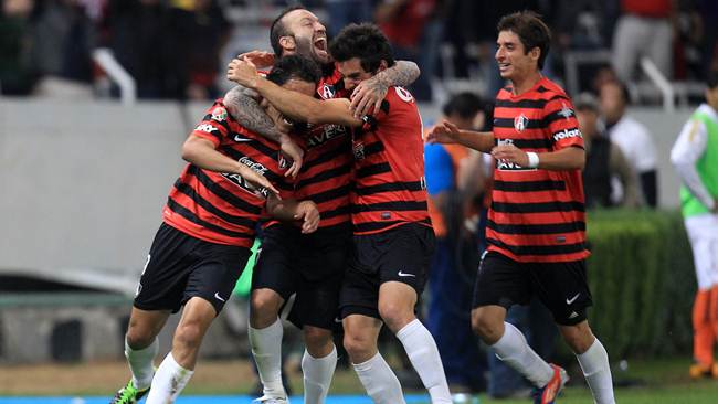 Gallos y Zorros, motivados con dinero