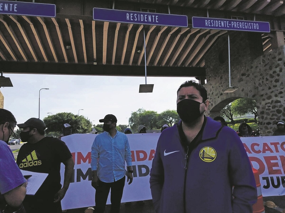 Vecino bloquea acceso a residencial El Campanario Querétaro; no lo dejan construir
