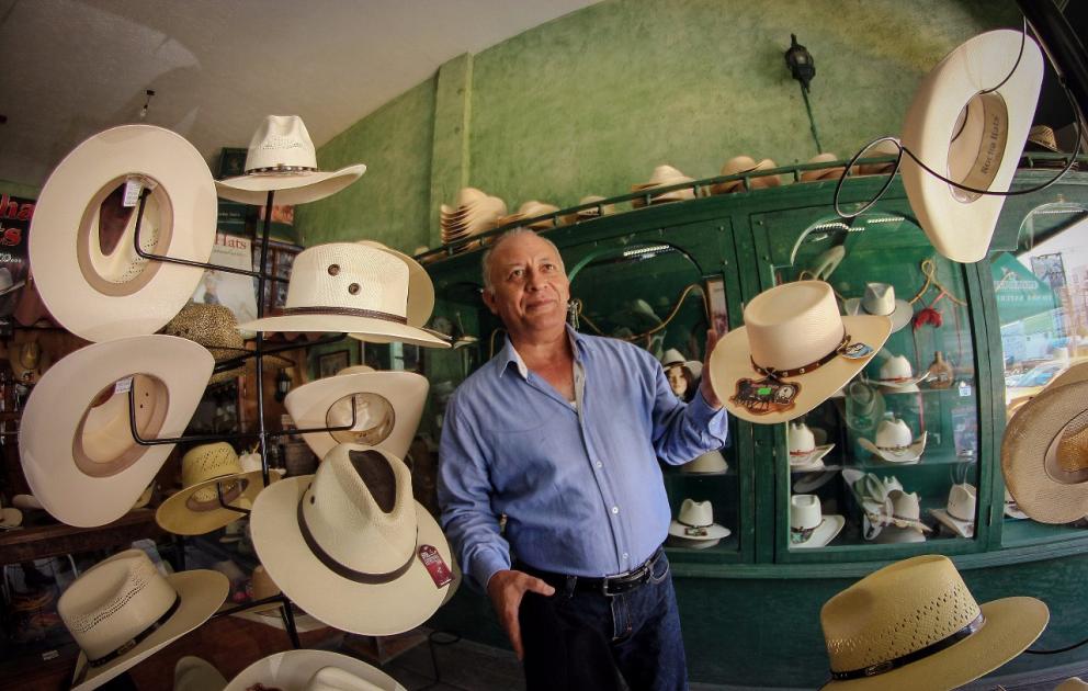 Para Gerardo Soto los sombreros son un mundo aparte, tienen tantas formas, estilos, materiales y personas que los utilizan.
