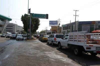 Semáforos provocan caos vial al dejar de funcionar