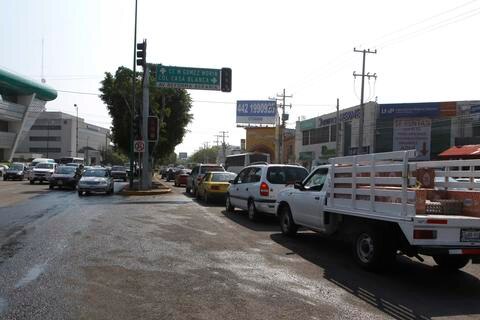 Semáforos provocan caos vial al dejar de funcionar