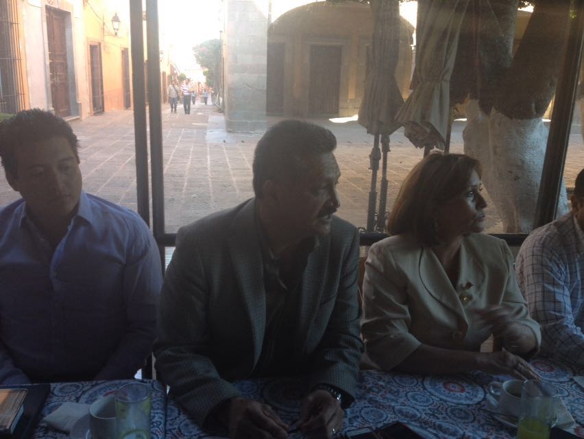 Preparan taxistas plataforma tecnológica