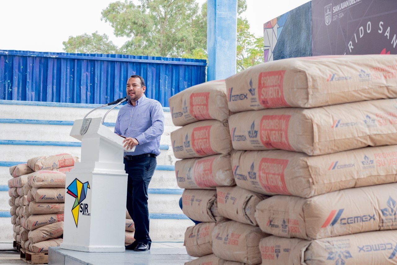 Entrega edil cemento para obras en SJR