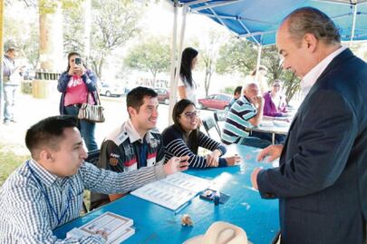 Calderón Hinojosa renuncia al PAN