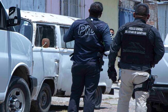 Detienen a hombre por agredir a una mujer