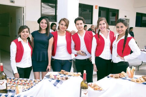 Disfrutan de cóctel en UGM