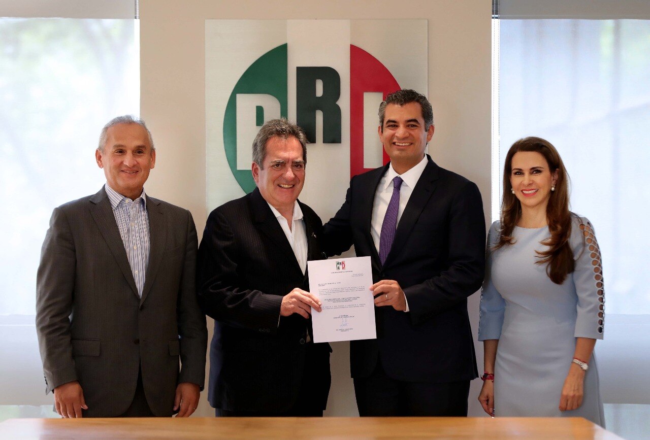 #Avance Enrique Ochoa nombra a Carlos Lozano de la Torre como delegado del PRI en Querétaro