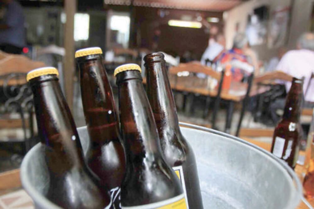 Sube refrendo de licencia para vender alcohol: SJR