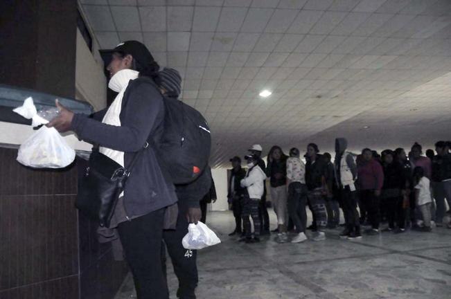 Llegan a Querétaro 218 migrantes centroamericanos