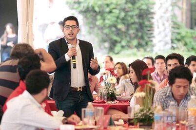 Cumple abanderado tricolor promesa y visita a San Fandila