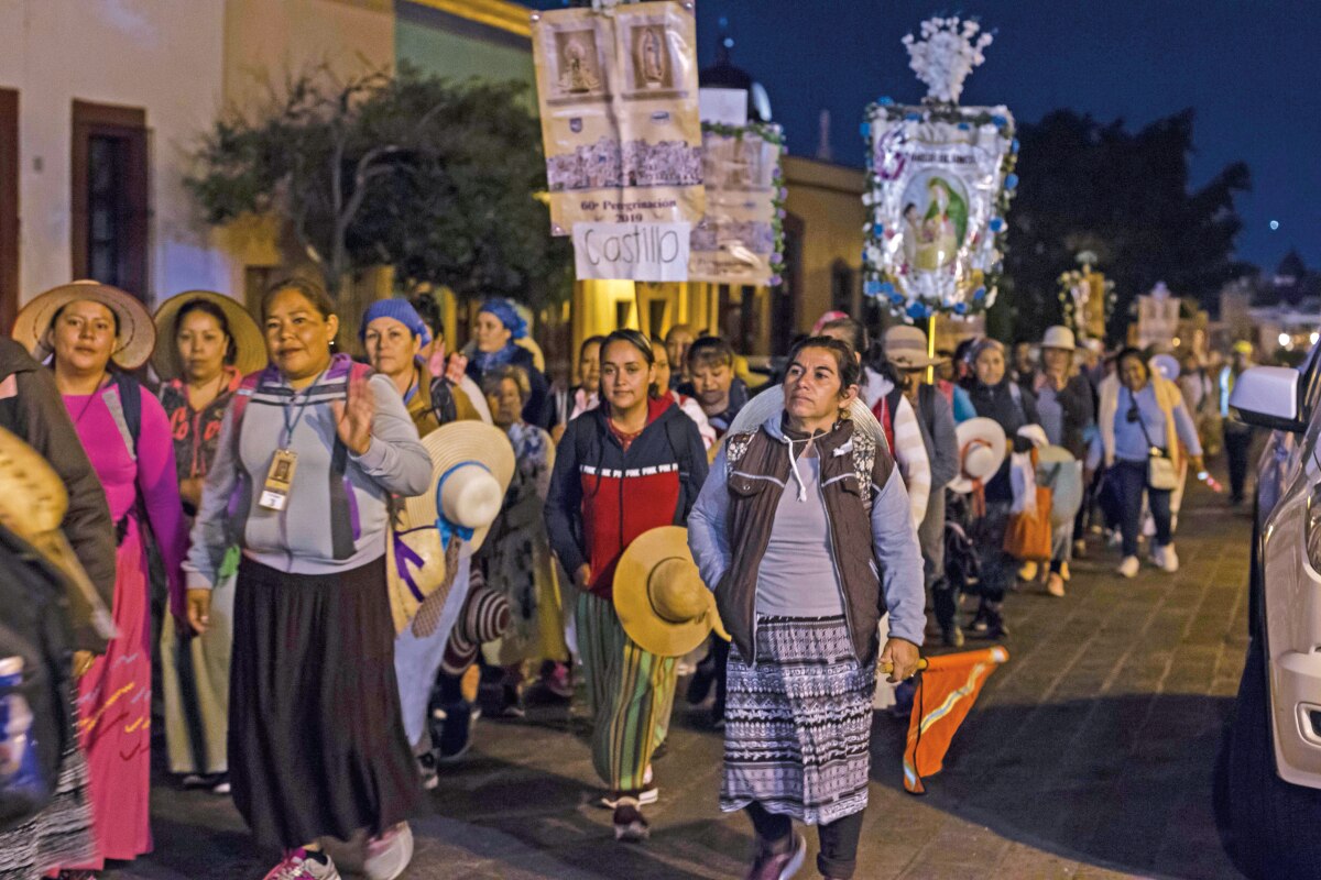 Peregrinas queretanas toman camino rumbo al Tepeyac