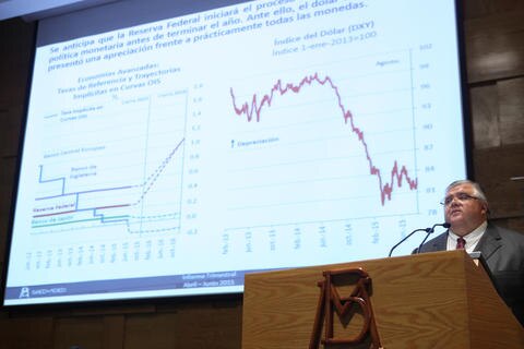 Banxico recorta el PIB y ratifica alza