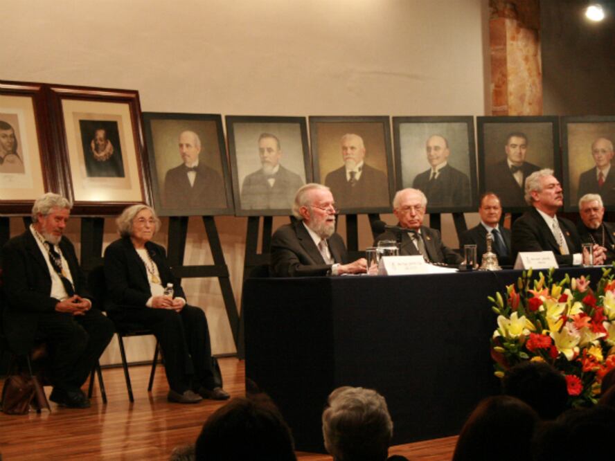 Ingresa Gutiérrez Vega a Academia de la Lengua