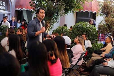 Felifer Macías invita a jóvenes a participar en las decisiones del país 