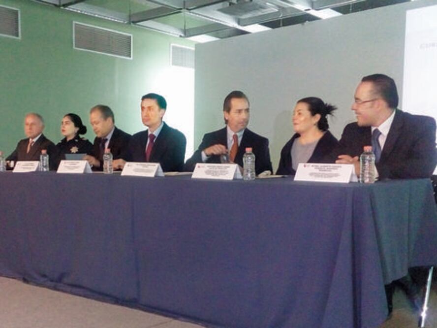 Dan curso  de derechos humanos a policías