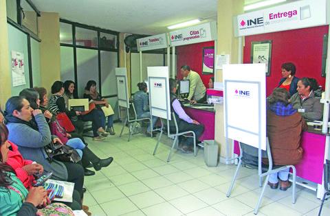 Exhortan a cambiar credencial de elector