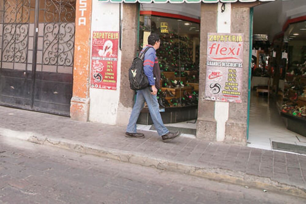 Comerciantes en SJR, molestos por licencia