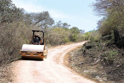 Jalpan rehabilita 4.8 km de camino 