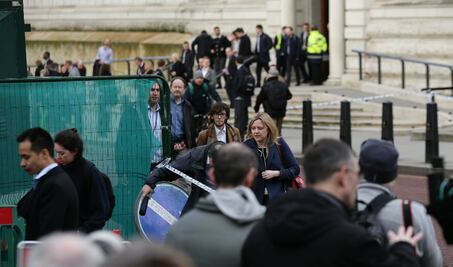 Atentado frente al Parlamento en Londres deja cinco muertos