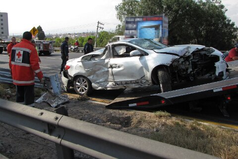 Gil Burón sufre accidente en automóvil