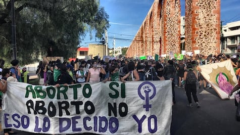 Realizan protestas en Querétaro para exigir la legalización del aborto