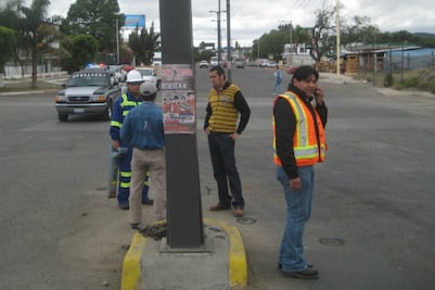Adaptan vialidad para colocación de semáforos