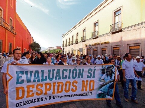Analizan peticiones del gremio magisterial