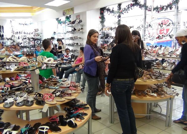 40% del empleo en comercio y servicios