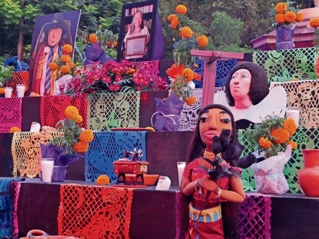Dedican ofrenda a Pilar Vega; referente del teatro en Querétaro. Foto: Rocío G. Benítez