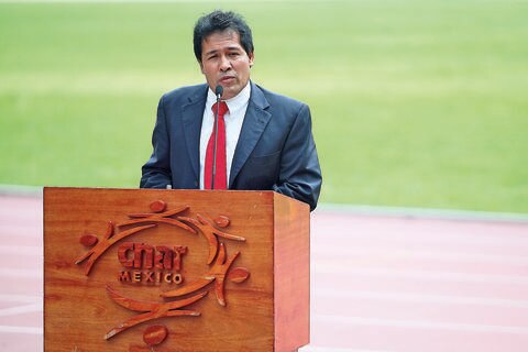 Castillo es un ignorante: Lozano