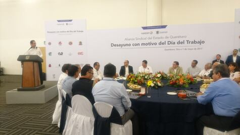 Con desayuno celebran el Día del Trabajo en Querétaro