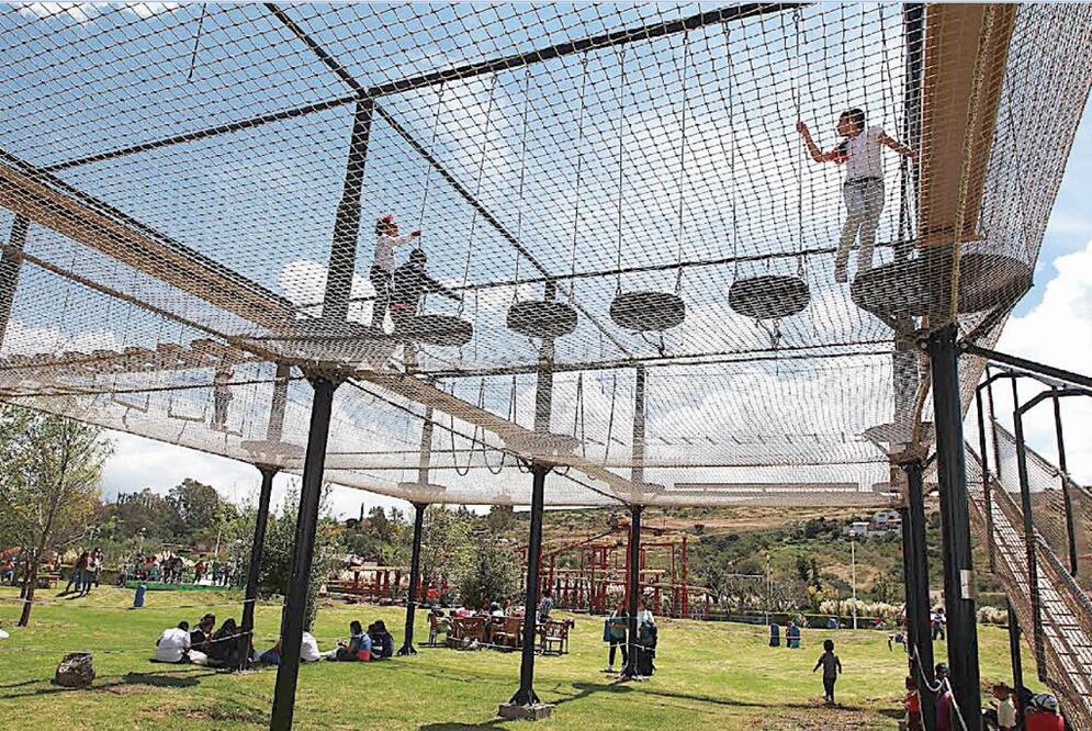 Encuentran diversión en áreas verdes