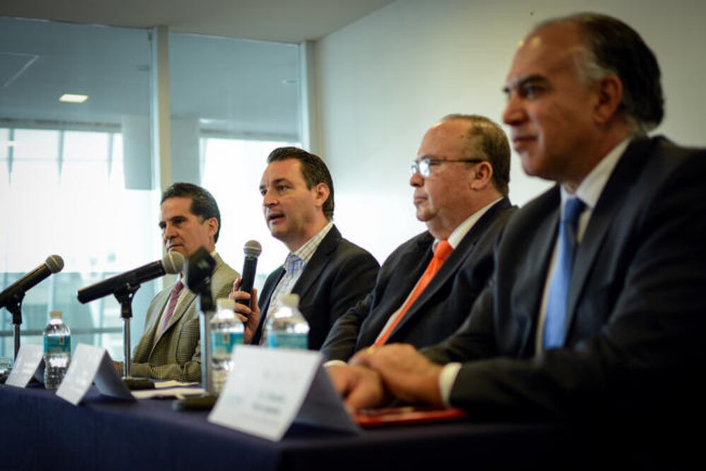 Los subsecretarios de Turismo de Jalisco, Miguel González, y de Nuevo León, Miguel Ángel Cantú, juntos con los secretarios de Turismo de Querétaro, Hugo Burgos, y de Zacatecas, Eduardo Yarto, ofrecieron rueda de prensa (LUIS SÁNCHEZ. EL UNIVERSAL)
