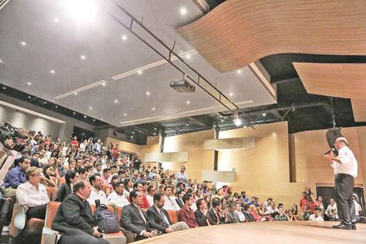 Loyola pacta impulso a jóvenes