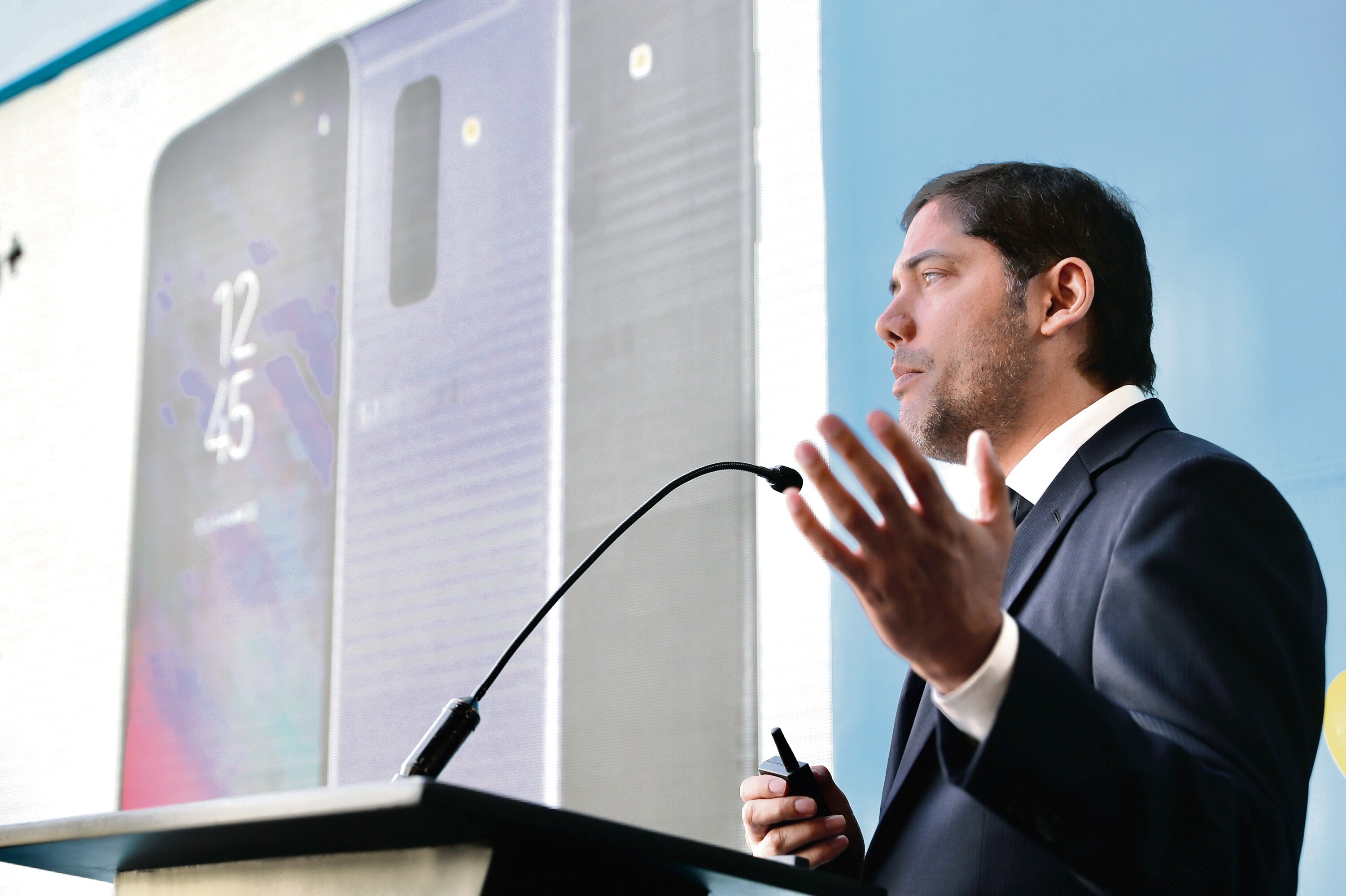 Samsung compite con celulares económicos