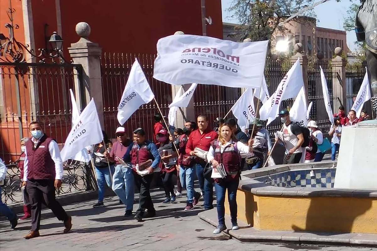 Morena promueve la reforma energética en Querétaro; salieron a la calle con banderas y playeras del partido de la 4T