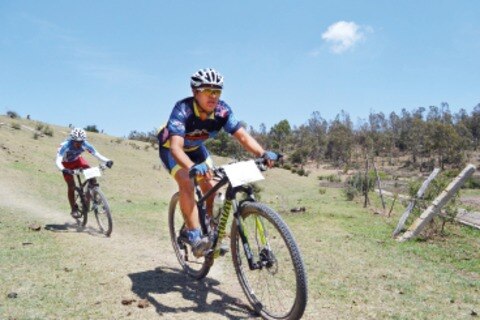 Participan 400 ciclistas en carrera de  Huimilpan